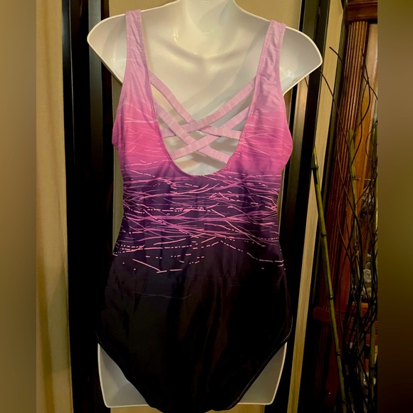 Large One Piece Purple & Pink Swimsuit. Removable bra Pads & Criss cross straps - Picture 2 of 7